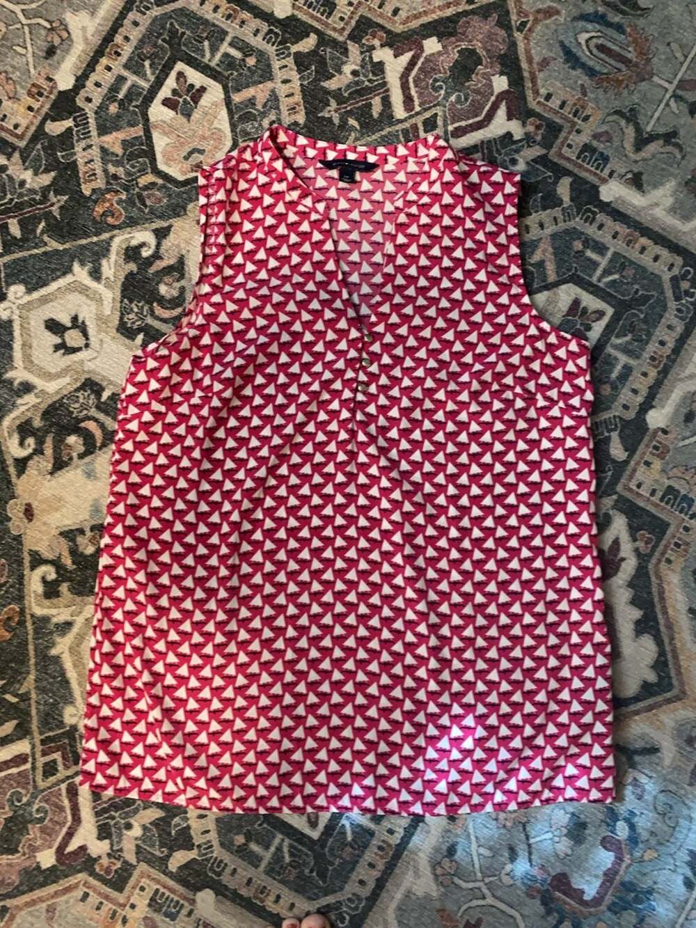 Tommy Hilfiger Sleeveless V-Neck Sailboat Print Blouse
